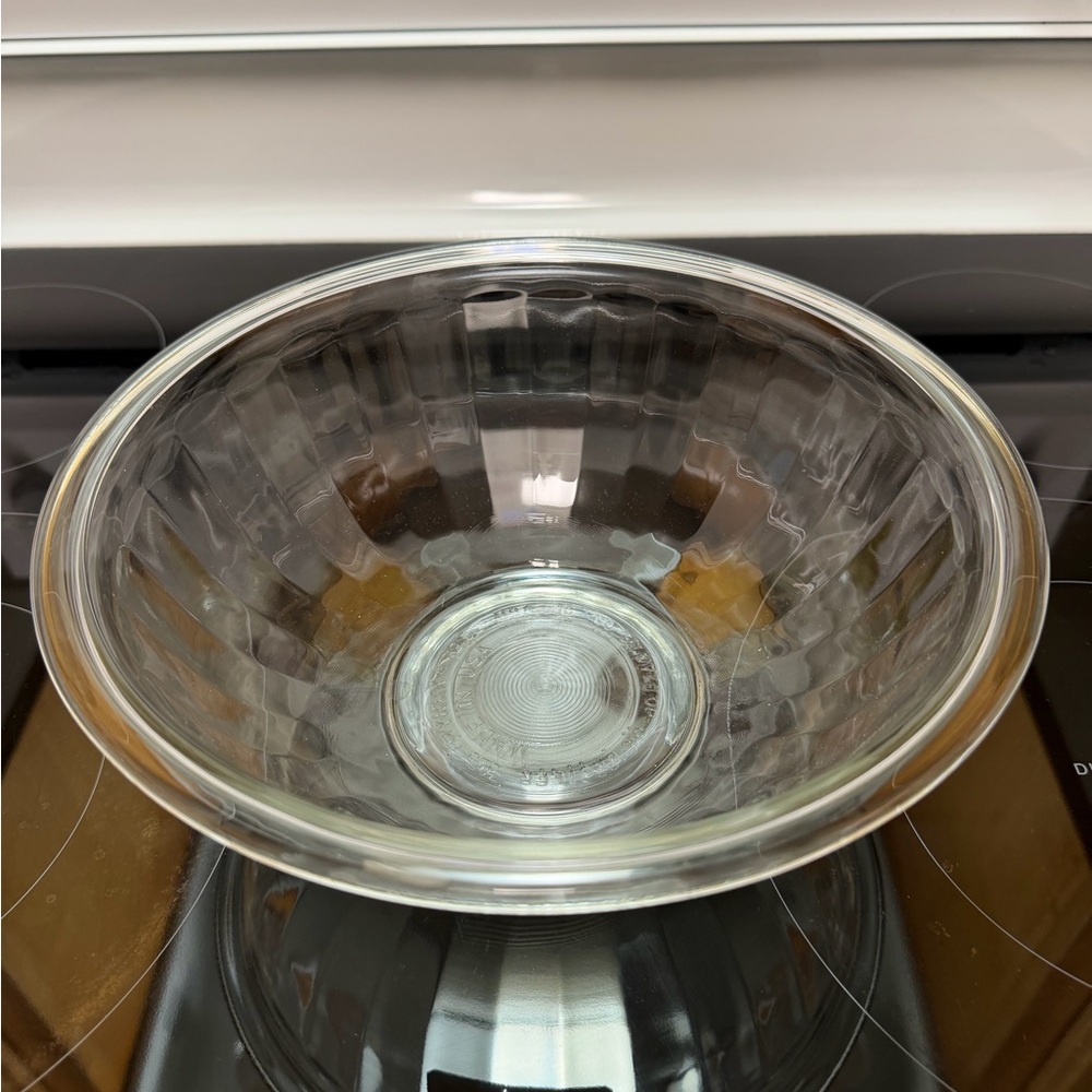 vintage Pyrex clear glass mixing bowl